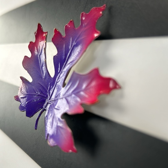 Vintage Leaf Pin - Picture 3 of 5